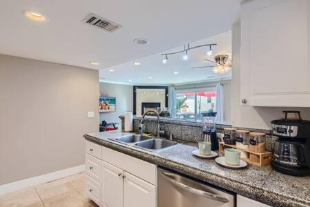 Awesome 3Br 2Bth 1 Block To Beach C2 Νιούπορτ Μπιτς Εξωτερικό φωτογραφία